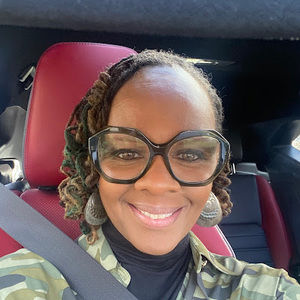 Meet your Posher, Angela